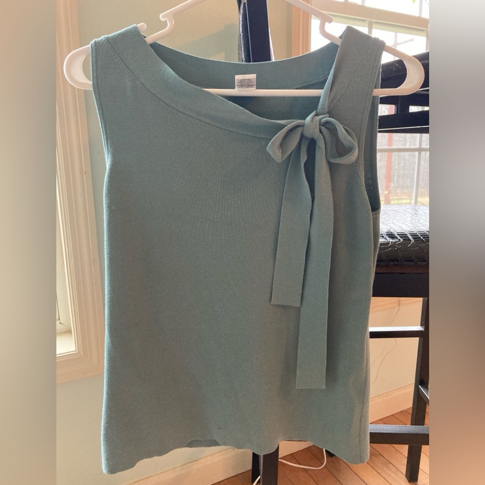 Loft sleeveless top with ties in front